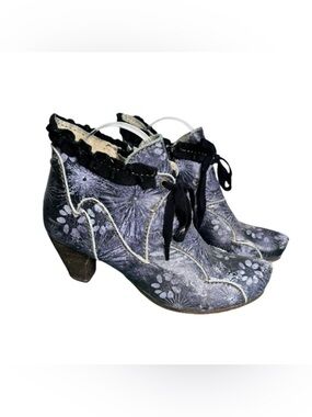 Rovers Womens Size 40 EUR Grey Leather Zip Laces Floral Steampunk Ankle Boots